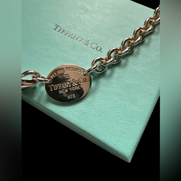 Tiffany & Co. Silver Chain Necklace with Blue Packaging - Picture 3 of 4